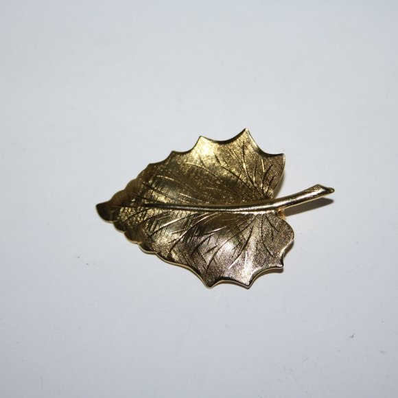 Vintage gold leaf brooch - Picture 3 of 6